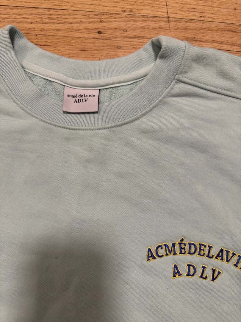 Acmé De La Vie Essential Logo Sweatshirt (Category: Activewear) located in Pasig City. Submitted by canadianlootstuts (Listing ID 1461342005, Image 2). Description: Like new condition. Only worn twice.embroidered scripts and 100% Authentic! Size 2 on tags best fit boxy Large. Width: 24.5 Length: 27 Issue: None.
