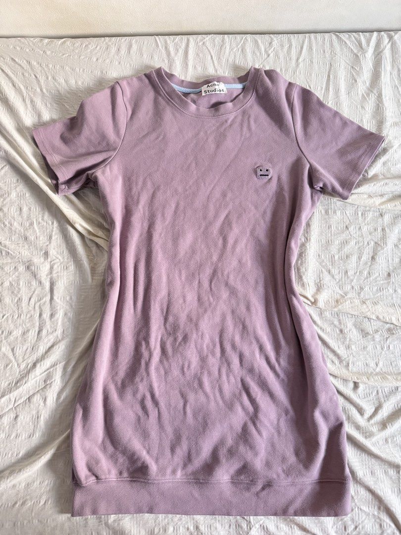 Acne Studios Face Logo Lavender Sweatshirt Dress (Category: Dresses) located in Las Pinas. Submitted by preiscloset (Listing ID 1461405667, Image 1). Description: - Acne Studios lavender dress - Features iconic embroidered face logo on chest - Short sleeves and crew neck - Made from comfortable sweatshirt material - Ideal for casual everyday wear.