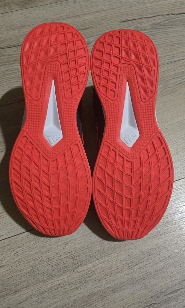 Adidas童裝波鞋 （分類：嬰兒及小童流行時尚）位於 Hong Kong。 由 pacw0123 提交（商品編號 1461460803，圖片 3）。簡介： 全新，未穿過，盒已掉。 鞋碼如圖。。