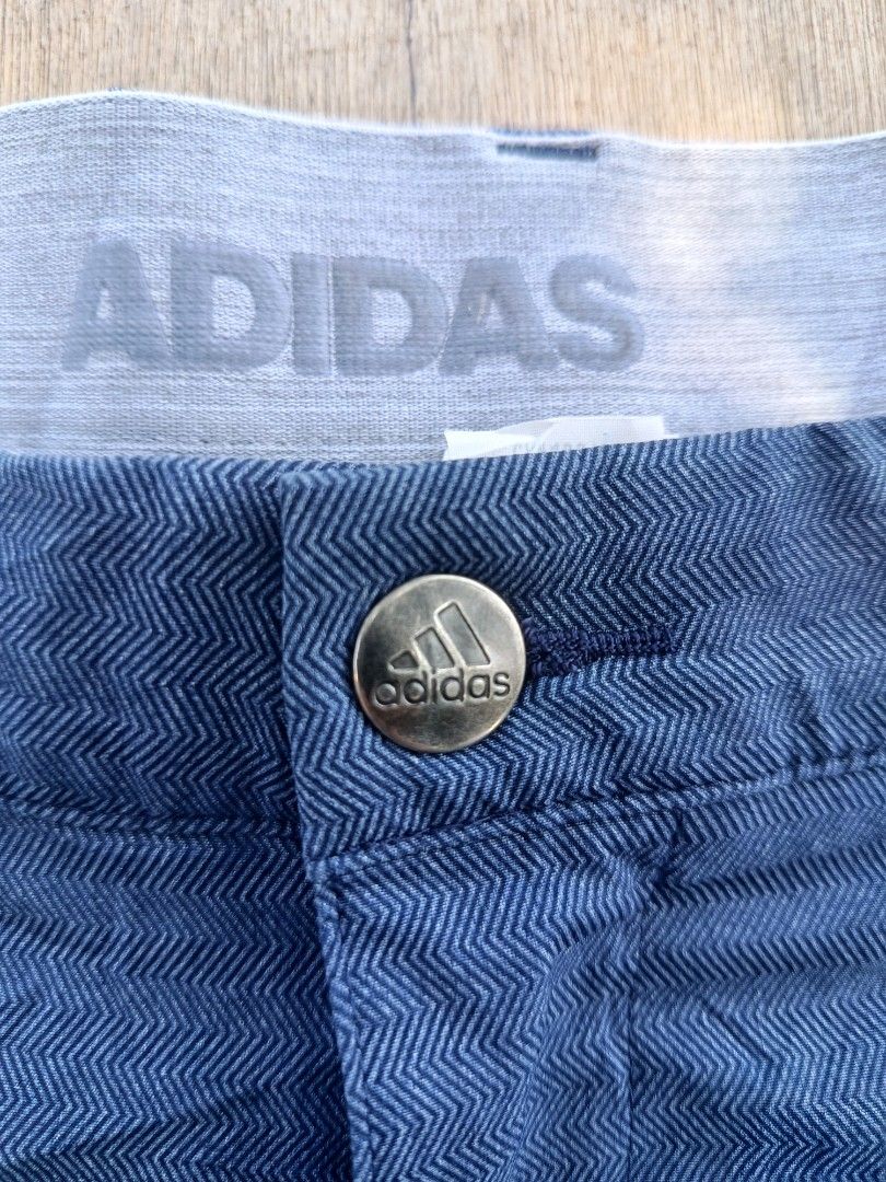 Adidas Casual Shorts (Category: Shorts) located in Cebu City. Submitted by lijra (Listing ID 1461345692, Image 3). Description: in Excellent condition no issue.