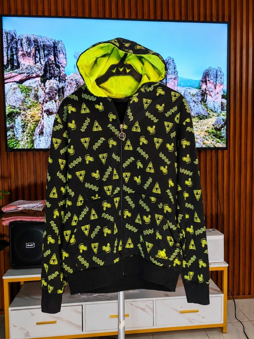 ADIDAS Full-zip Hoodie ORIGINAL (Category: Hoodies) located in Tagbilaran City. Submitted by jahrafael (Listing ID 1461452312, Image 3). Description: SIZE: Large in tag W:21 L:25 inches color rate: 9.7/ 10 issue:none.