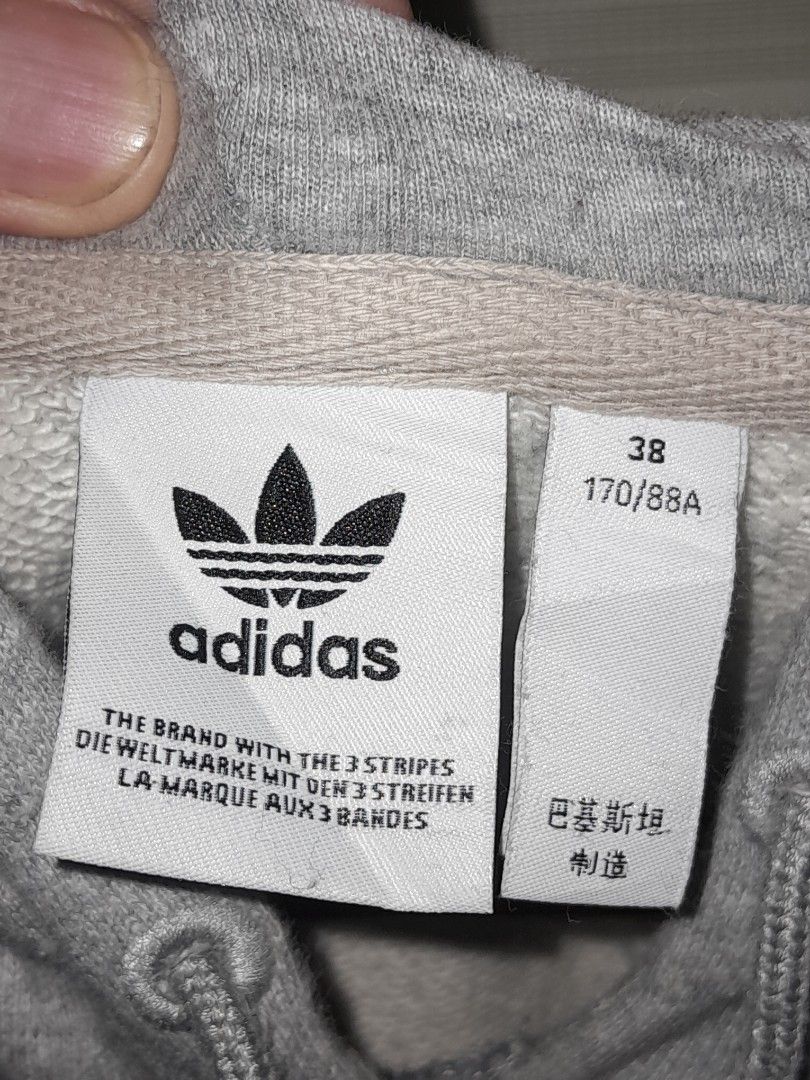 ADIDAS HODDIE GRAY (Category: Hoodies) located in Alburquerque. Submitted by zkethrifter (Listing ID 1461498792, Image 2). Description: ACTUAL DIMES 21W x 27L DM!.
