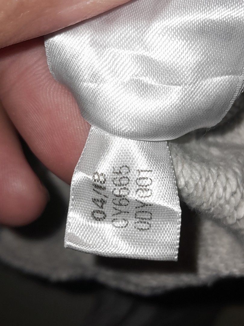 ADIDAS HODDIE GRAY (Category: Hoodies) located in Alburquerque. Submitted by zkethrifter (Listing ID 1461498792, Image 3). Description: ACTUAL DIMES 21W x 27L DM!.