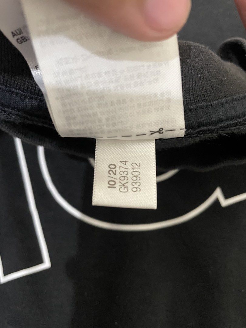 Adidas long sleeve big logo (Category: Coats, Jackets and Outerwear) located in Marikina City. Submitted by stillnessliteral (Listing ID 1461482048, Image 3). Description: Adidas long sleeve big logo Size L on tag Dimension Width 25 | Length 28.5 Color rate 9/10 🏷️ 500 Dm for more info 📩.