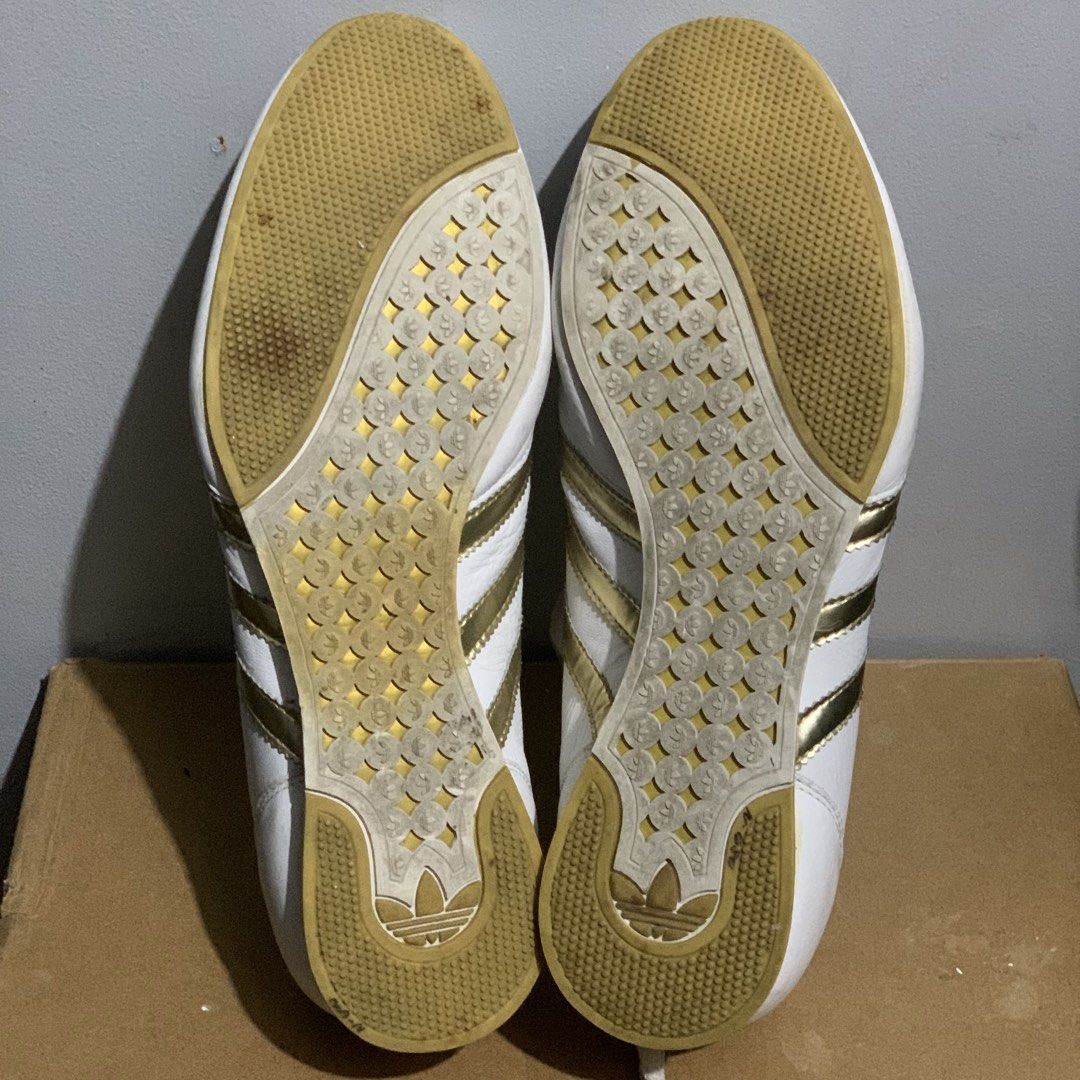 Adidas MIDIRU White Gold Sneakers (Category: Sneakers) located in Batangas. Submitted by ricov.4 (Listing ID 1461433016, Image 3). Description: - White Adidas sneakers with striking gold stripes - Unique gold pattern on the inner lining - Size: US 8 / UK 6.5 / FR 40 / JP 250 - Pwede meet up or ship via jnt Location: Lipa City, Batangas.