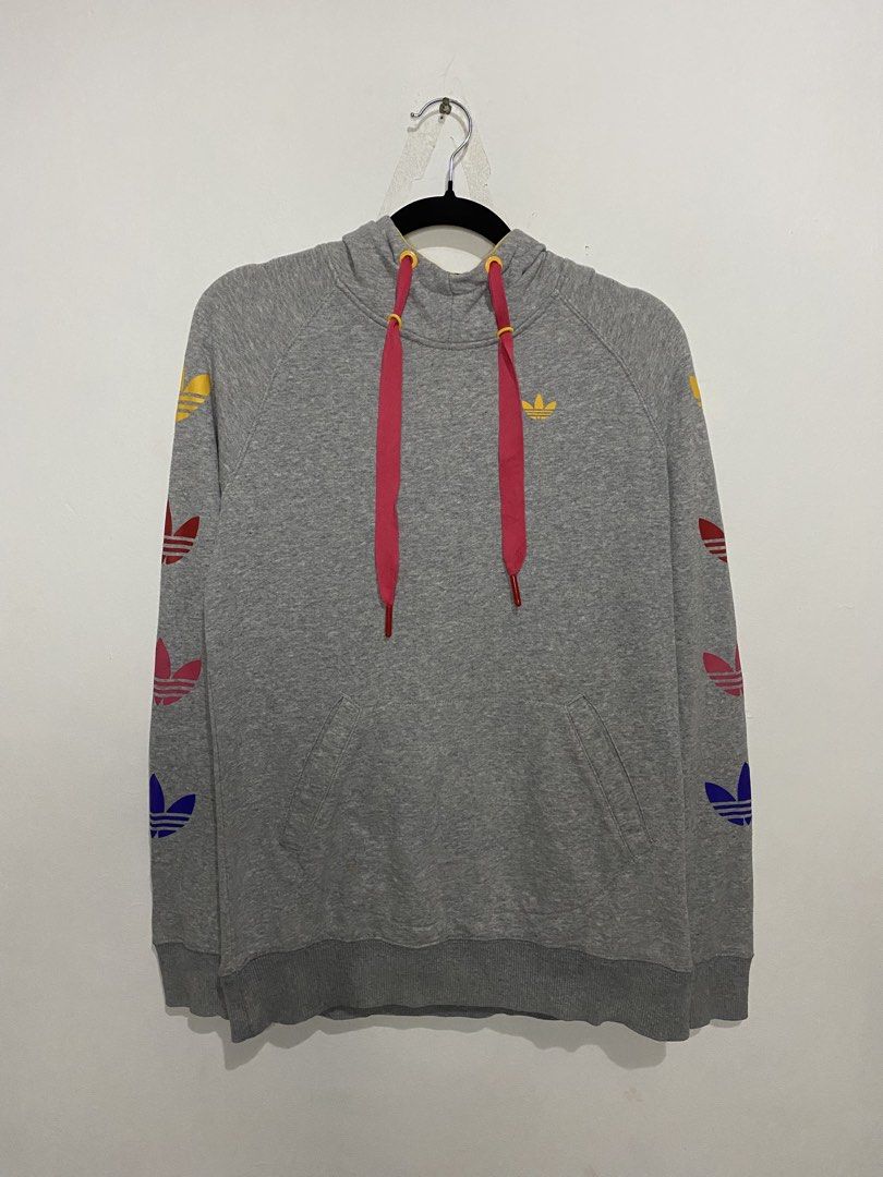 Adidas Multi Logo/Color Hoodie (Category: Coats, Jackets and Outerwear) located in San Pedro. Submitted by kristofesp08227 (Listing ID 1461519651, Image 1). Description: Adidas Multi Logo/Color Hoodie Sz Small on tag 19 x 25 8/10 condition 8/10 color rate PM FOR MORE DETAILS .