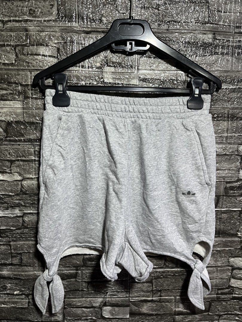 Adidas Originals Short (Category: Shorts) located in Manila. Submitted by flex_curation (Listing ID 1461519434, Image 1). Description: 26-30W 14L IN VERY GOOD CONDITION AND IN PRESENTABLE CONDITION BACOOR CAVITE LOC.
