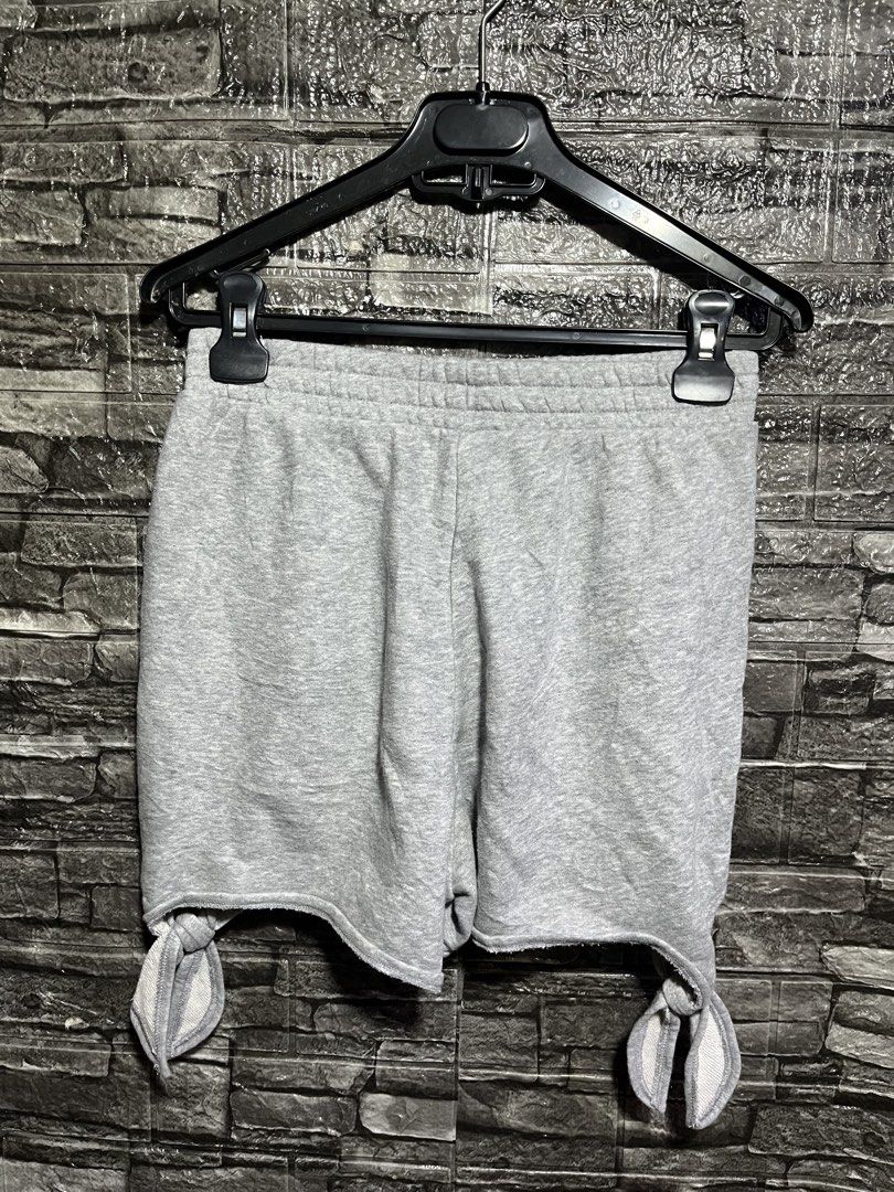 Adidas Originals Short (Category: Shorts) located in Manila. Submitted by flex_curation (Listing ID 1461519434, Image 3). Description: 26-30W 14L IN VERY GOOD CONDITION AND IN PRESENTABLE CONDITION BACOOR CAVITE LOC.