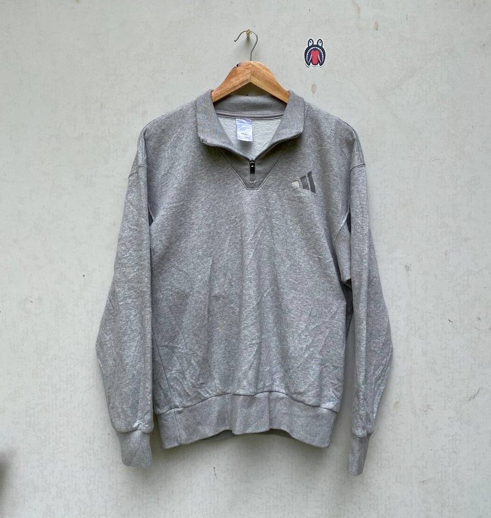 Adidas Quarter Zip (Category: Coats, Jackets and Outerwear) located in Alburquerque. Submitted by nixthrift (Listing ID 1461491940, Image 1). Description: Size Large on tag Width 23 Length 27 Good Condition‼️.