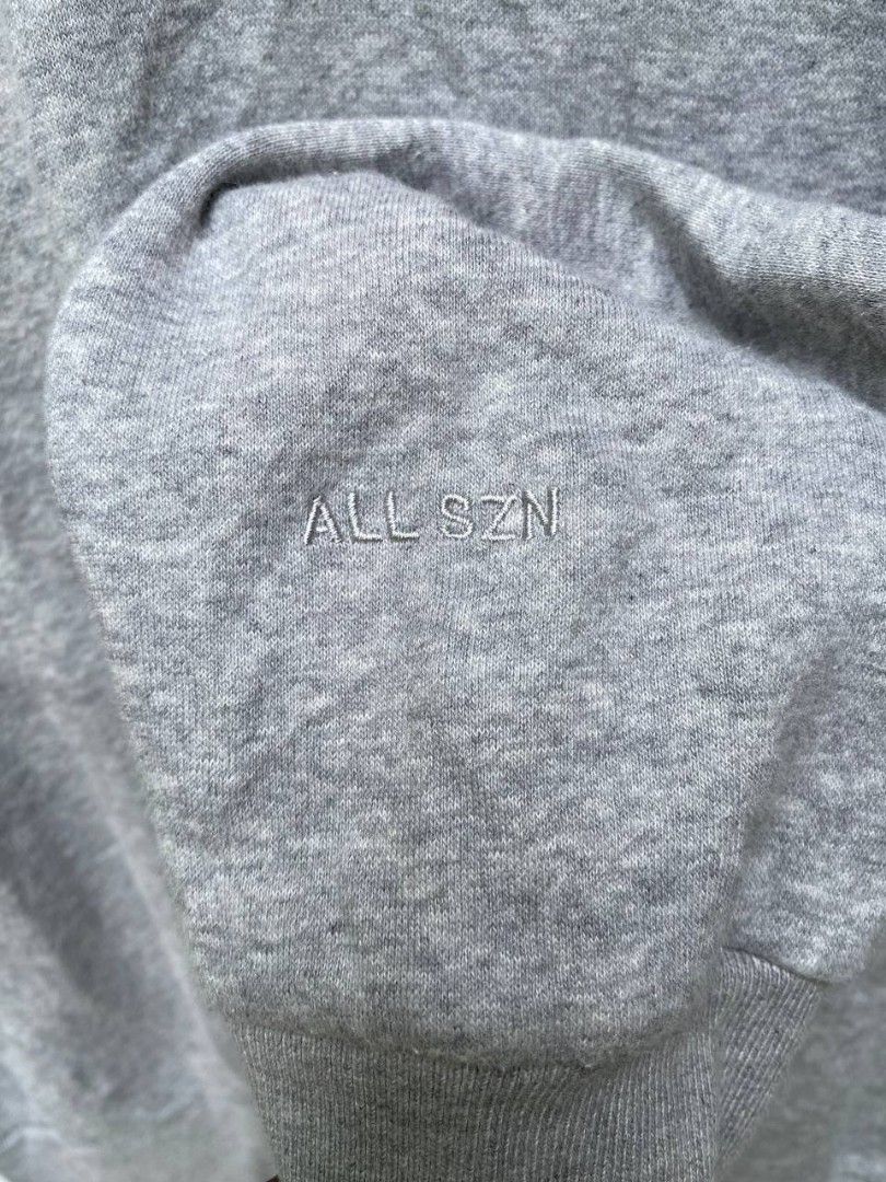 Adidas Quarter Zip (Category: Coats, Jackets and Outerwear) located in Alburquerque. Submitted by nixthrift (Listing ID 1461491940, Image 3). Description: Size Large on tag Width 23 Length 27 Good Condition‼️.