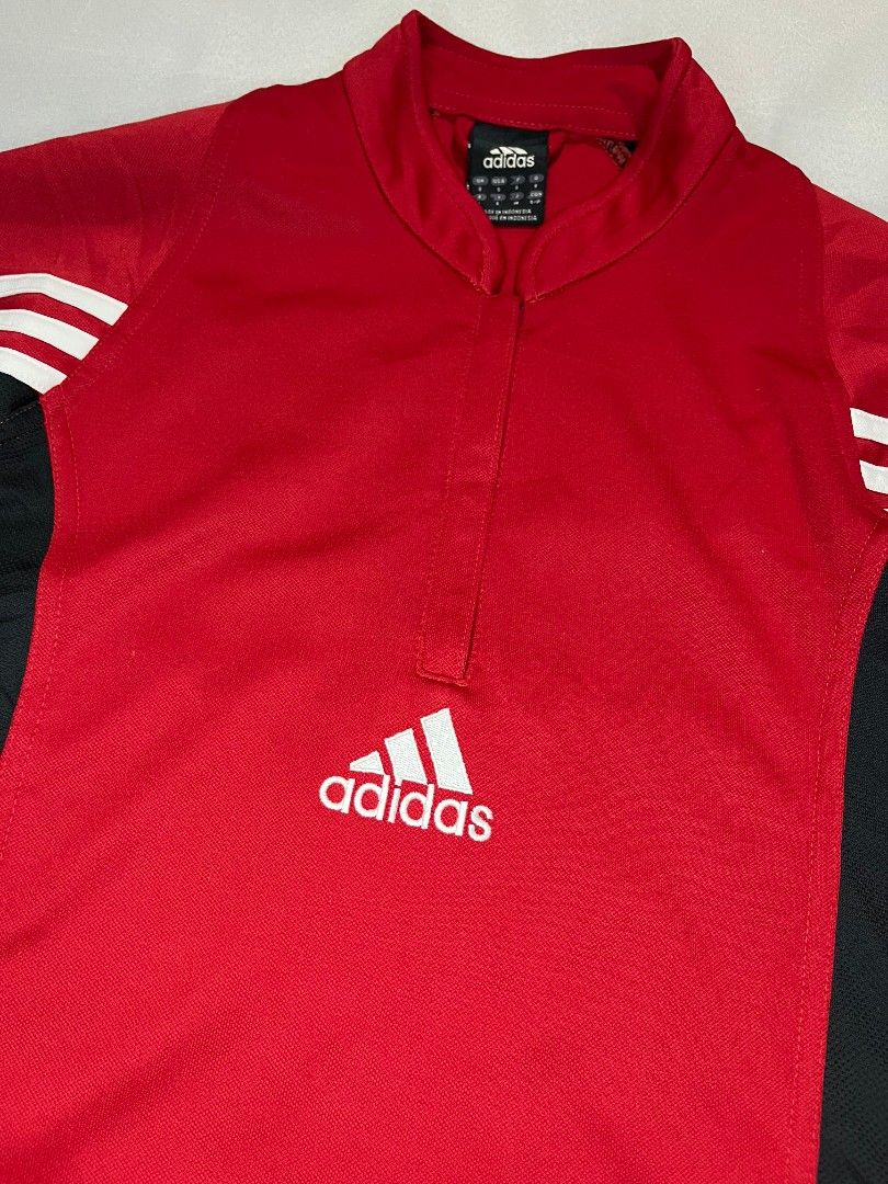 Adidas Qzip (Category: Hoodies) located in Cabuyao City. Submitted by grand_vault (Listing ID 1461476981, Image 3). Description: Adidas Qzip Mid logo Size: M Width: 21 Length: 26 Condition: 8/10 Color rate: 10/10 Issue: has a tear in the sleeve.
