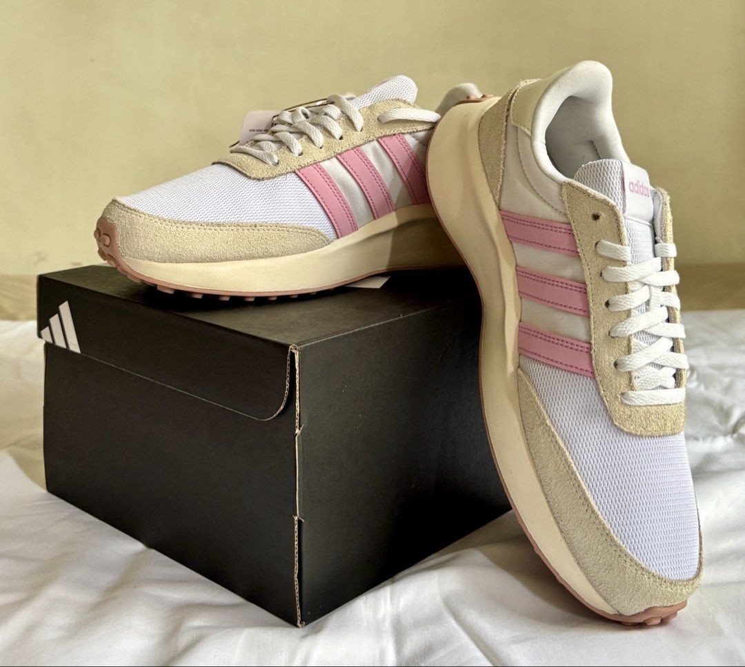 Adidas Run 70s (Category: Sneakers) located in Caloocan City. Submitted by liveflower_016991 (Listing ID 1461480650, Image 2). Description: Adidas Run 70s Cloud White / Bliss Lilac / Off White Size: US 7 UK 5.5 Brand new and original *with minimal stain ❌ SRP: PHP 4,700 ✅ Now: PHP 2,000 + SF.