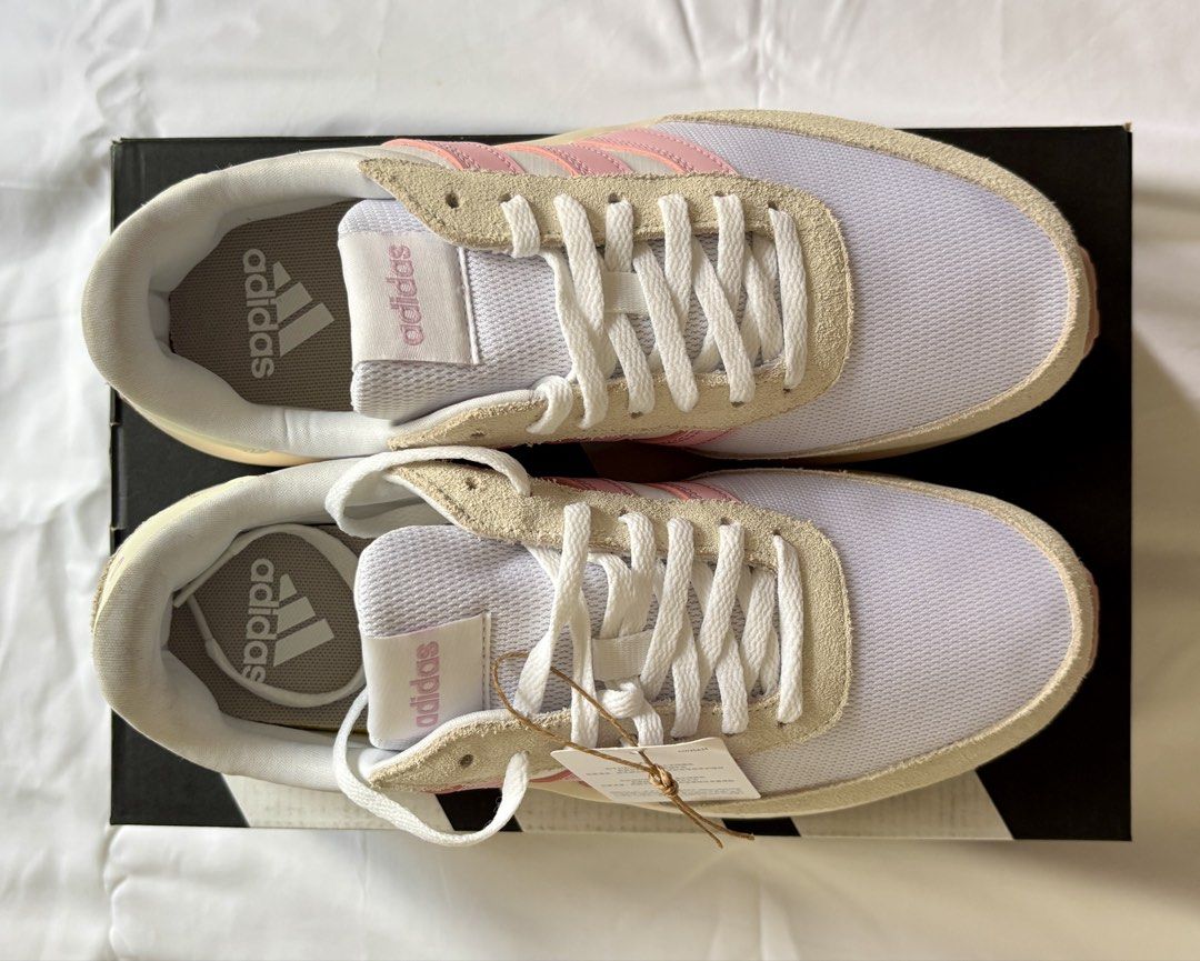 Adidas Run 70s (Category: Sneakers) located in Caloocan City. Submitted by liveflower_016991 (Listing ID 1461480650, Image 3). Description: Adidas Run 70s Cloud White / Bliss Lilac / Off White Size: US 7 UK 5.5 Brand new and original *with minimal stain ❌ SRP: PHP 4,700 ✅ Now: PHP 2,000 + SF.