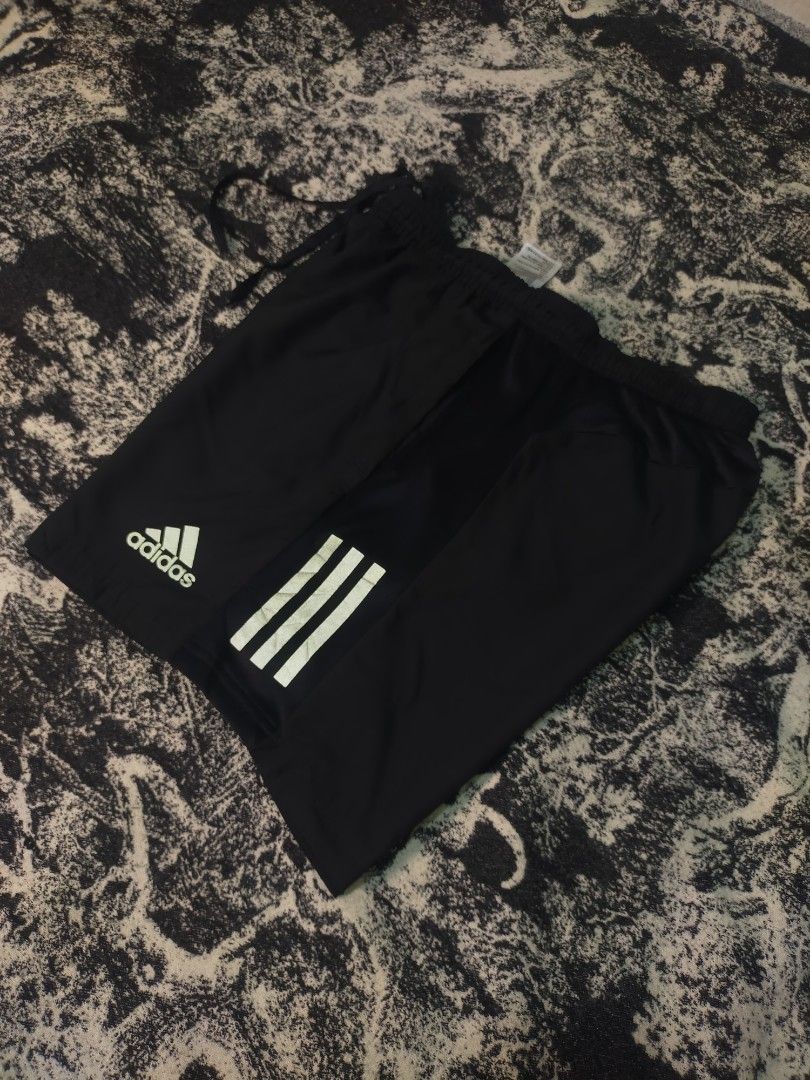 Adidas running short🏃 (Category: Shorts) located in Cagayan de Oro. Submitted by jaypeedeistilo (Listing ID 1461464589, Image 3). Description: size large on tag✅ still in a good condition✅ waist: 26-36✅ length: 16 idk kung issue po sya nasa last 2 pictures po, may mga makintab na part.