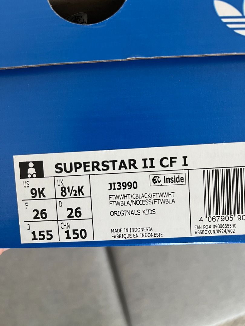 Adidas Shoes （分類：嬰兒及小童流行時尚）位於 Hong Kong。 由 zendeer.a1741b 提交（商品編號 1461397681，圖片 2）。簡介： Selling a brand new, unused pair of authentic Adidas Superstar II CF I kids' sneakers with tags attached and original box. Brand: Adidas Originals Kids Model: Superstar II CF I (Model Code: JI3990) Color: Cloud White / Core Black (Classic 3-Stripes) Condition: Brand New with Tags (BNIB - Brand New In Box) Features: Velcro / hook-and-loop straps for easy on & of