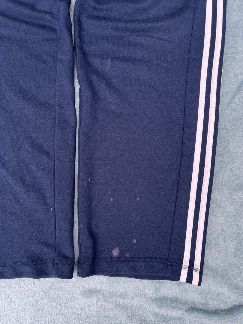 Adidas Sweat Pants (Category: Joggers) located in San Jose. Submitted by keinzthriftt (Listing ID 1461472230, Image 3). Description: Adidas Sweat Pants Dimes: w:30-38 L:40 LO:9 Color Rate:9.5/10.