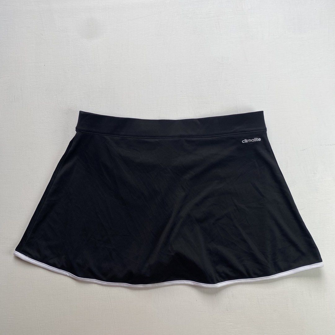 ADIDAS TENNIS SKIRT (Category: Activewear) located in Bauang. Submitted by theactivearchive (Listing ID 1461423541, Image 2). Description: Small- Medium Size 95 on tag W 28-34 With inner cycling No issue L 12 Wash before use 📌 SHOP RULES & DETAILS ✨ First to pay, get the item! ✨ Open for reservation (₱100 minimum down payment) ✨ GCash Only | J&T Express ✨ Pay Now, Ship Now 👉 Please read my bio before placing an order. Discounts are welcome, but