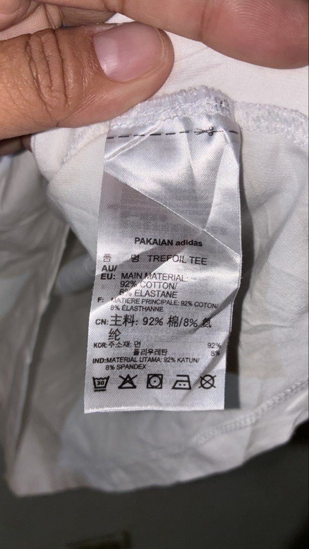 Adidas Trefoil Tee White Yellow Logo (Category: Shirts) located in Placer. Submitted by talaalond61563 (Listing ID 1461347901, Image 3). Description: - White Adidas T-shirt - Iconic yellow trefoil logo - Size: L (UK/US) on tag fits to Medium to Semi Large - Width: 18-19 inches - Length: 24 inches - Material: 92% Cotton, 8% Elastane - Ideal for casual wear.