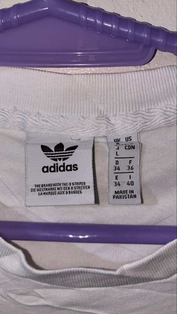 Adidas Trefoil Tee White Yellow Logo (Category: Shirts) located in Placer. Submitted by talaalond61563 (Listing ID 1461347901, Image 2). Description: - White Adidas T-shirt - Iconic yellow trefoil logo - Size: L (UK/US) on tag fits to Medium to Semi Large - Width: 18-19 inches - Length: 24 inches - Material: 92% Cotton, 8% Elastane - Ideal for casual wear.