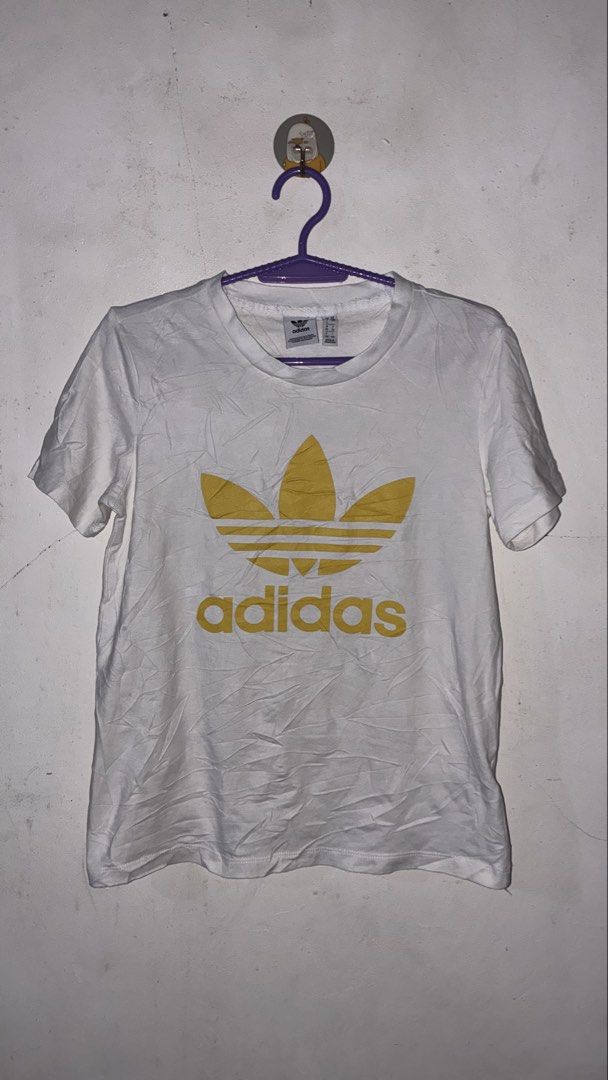 Adidas Trefoil Tee White Yellow Logo (Category: Shirts) located in Placer. Submitted by talaalond61563 (Listing ID 1461347901, Image 1). Description: - White Adidas T-shirt - Iconic yellow trefoil logo - Size: L (UK/US) on tag fits to Medium to Semi Large - Width: 18-19 inches - Length: 24 inches - Material: 92% Cotton, 8% Elastane - Ideal for casual wear.