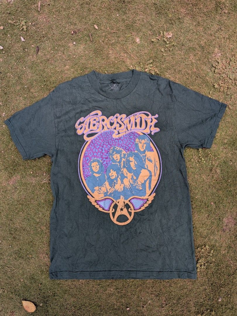 Aerosmith Band T-Shirt (Category: Tshirts & Polo Shirts ) located in Tubod. Submitted by the_prime1998 (Listing ID 1461351753, Image 1). Description: - Cool Aerosmith band t-shirt - Features classic band photo graphic - Dark green color - Estimated size: Medium (M/M) - Great for any Aerosmith fan!.