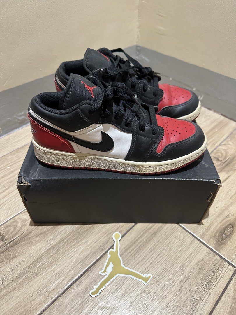 Air Jordan 1 Low (GS) Sneakers (Category: Sneakers) located in Manila. Submitted by sircee6 (Listing ID 1461364655, Image 1). Description: - Air Jordan 1 Low (GS) - Colorway: Black, White, and Red - Size: 5Y (Youth) - Includes original box - Perfect for everyday wear.