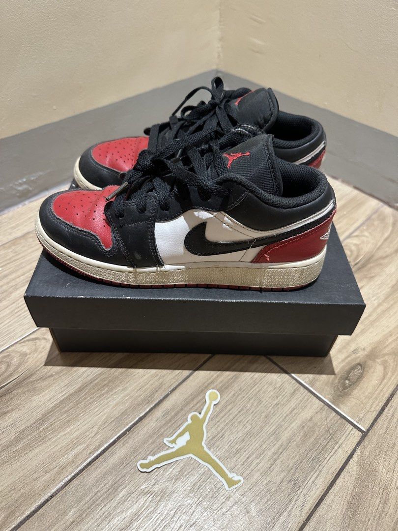 Air Jordan 1 Low (GS) Sneakers (Category: Sneakers) located in Manila. Submitted by sircee6 (Listing ID 1461364655, Image 2). Description: - Air Jordan 1 Low (GS) - Colorway: Black, White, and Red - Size: 5Y (Youth) - Includes original box - Perfect for everyday wear.