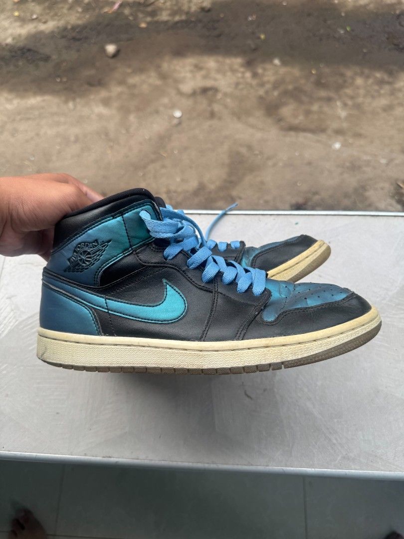 Air Jordan 1 Mad Iridescent Black (Category: Casual Shoes) located in Alburquerque. Submitted by boting14 (Listing ID 1461515091, Image 1). Description: Use but not abuse, pm for more details and steal negotiable.