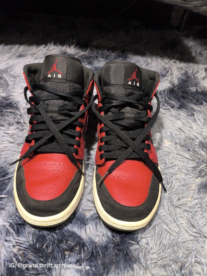 Air Jordan 1 mid REVERSE BREDS (Category: Sneakers) located in Caloocan City. Submitted by gta_sanandres (Listing ID 1461482628, Image 3). Description: REPRICED DECLUTTERING For Sale: J1 MID REVERSE BREDS SIZE: 7.5 US MENS ISSUE: YELLOW MIDSOLE PRICE: 1500 SLIGHTLY NEGO CAN DO MEETUP SM NORTH/TRINOMA OR NEARBY.