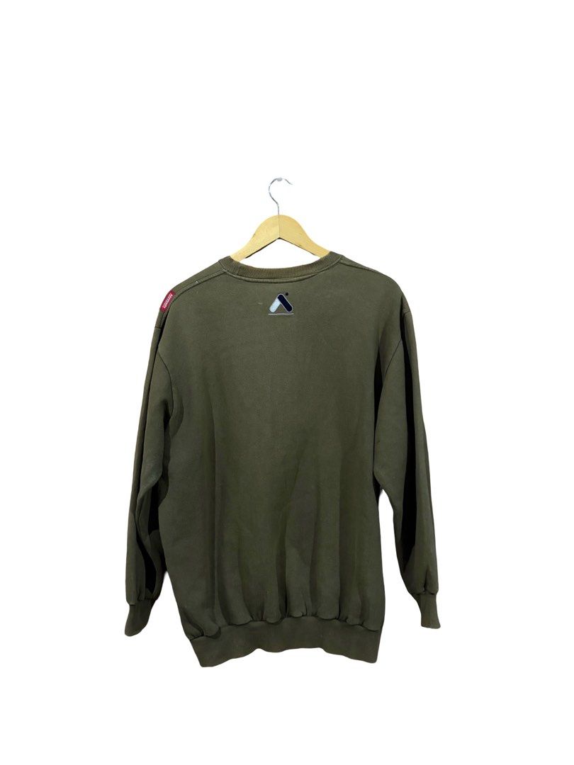 Akademiks Y2K Crewneck (Category: Coats, Jackets and Outerwear) located in Calasiao. Submitted by used_goodies222 (Listing ID 1461334190, Image 2). Description: 25*29 Rare! 💎 Complete Tags Authentic Y2K.