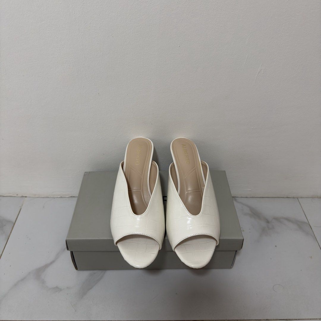 Alberto Heels (Category: Heels) located in Manila. Submitted by declutters.wrdrb (Listing ID 1461405548, Image 2). Description: .