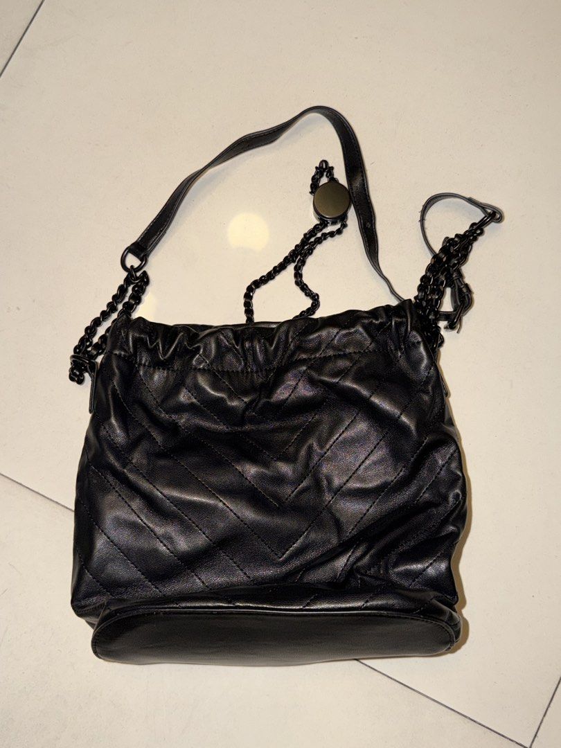 ALDO Black Quilted Chain Drawstring Handbag (Category: Luxury Bags & Wallets) located in Manila. Submitted by hatdognablue (Listing ID 1461360882, Image 2). Description: - Brand: ALDO - Color: Black - Material: Quilted - Style: Drawstring handbag - Features: Chain strap, single interior zip pocket - Interior: ALDO logo pattern lining - Condition: Clean inside and out - Size: Good for essentials.