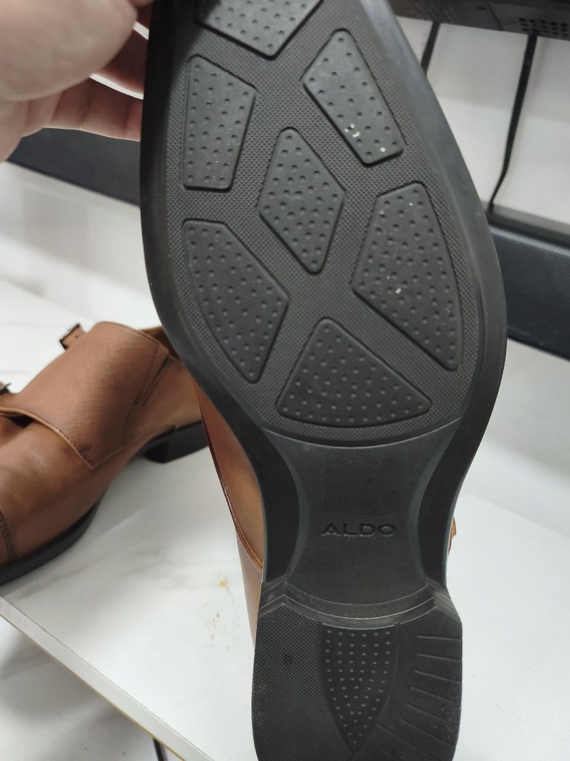 ALDO SHOES / NO BOX (Category: Casual Shoes) located in Manila. Submitted by noblecrystal.96284d (Listing ID 1461368982, Image 3). Description: size US; 9 EURO;42 like new Rate 9/10 Wala na pong box.