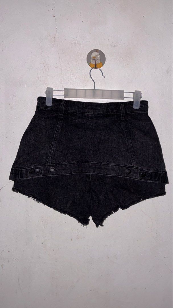Alexander Wang Black Denim Shorts Size 26 (Category: Shorts) located in Placer. Submitted by talaalond61563 (Listing ID 1461329625, Image 2). Description: - Alexander Wang black denim shorts - Size 26 - Waist: 28 - Button fly front - Raw hem detail - 100% cotton - Care: Wash cold separately, tumble dry low, cool iron if needed.