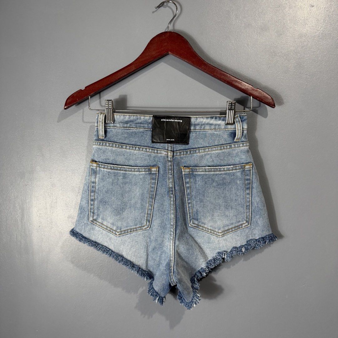 ALEXANDERWANG (Category: Shorts) located in Mangaldan. Submitted by restyletrends.ph (Listing ID 1461456071, Image 3). Description: ALEXANDERWANG Size : 24 Length : 10.5 Color rate : 10/10 Like new No issue.