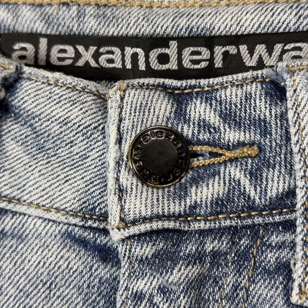 ALEXANDERWANG (Category: Shorts) located in Mangaldan. Submitted by restyletrends.ph (Listing ID 1461456902, Image 3). Description: ALEXANDERWANG Size : 28 Length : 11 Color rate : 10/10 Like new No issue.