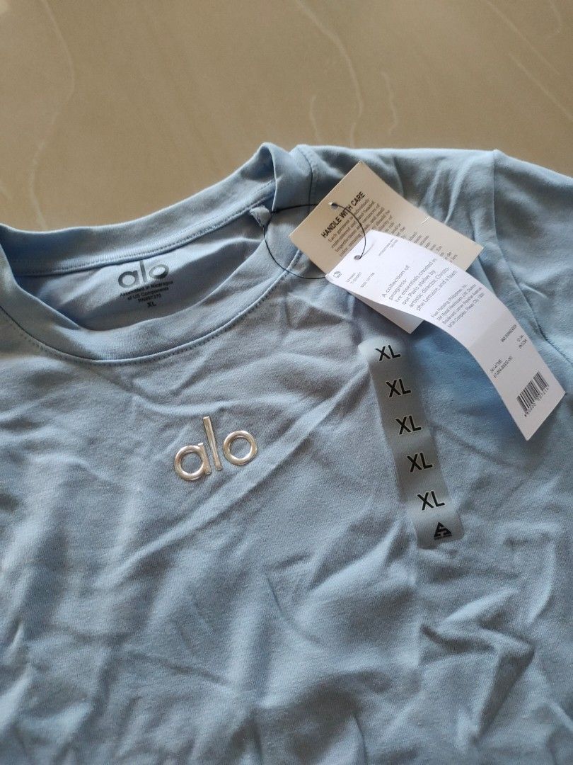 Alo shirt (Category: Shirts) located in Aliaga. Submitted by kmapparel (Listing ID 1461358865, Image 2). Description: .
