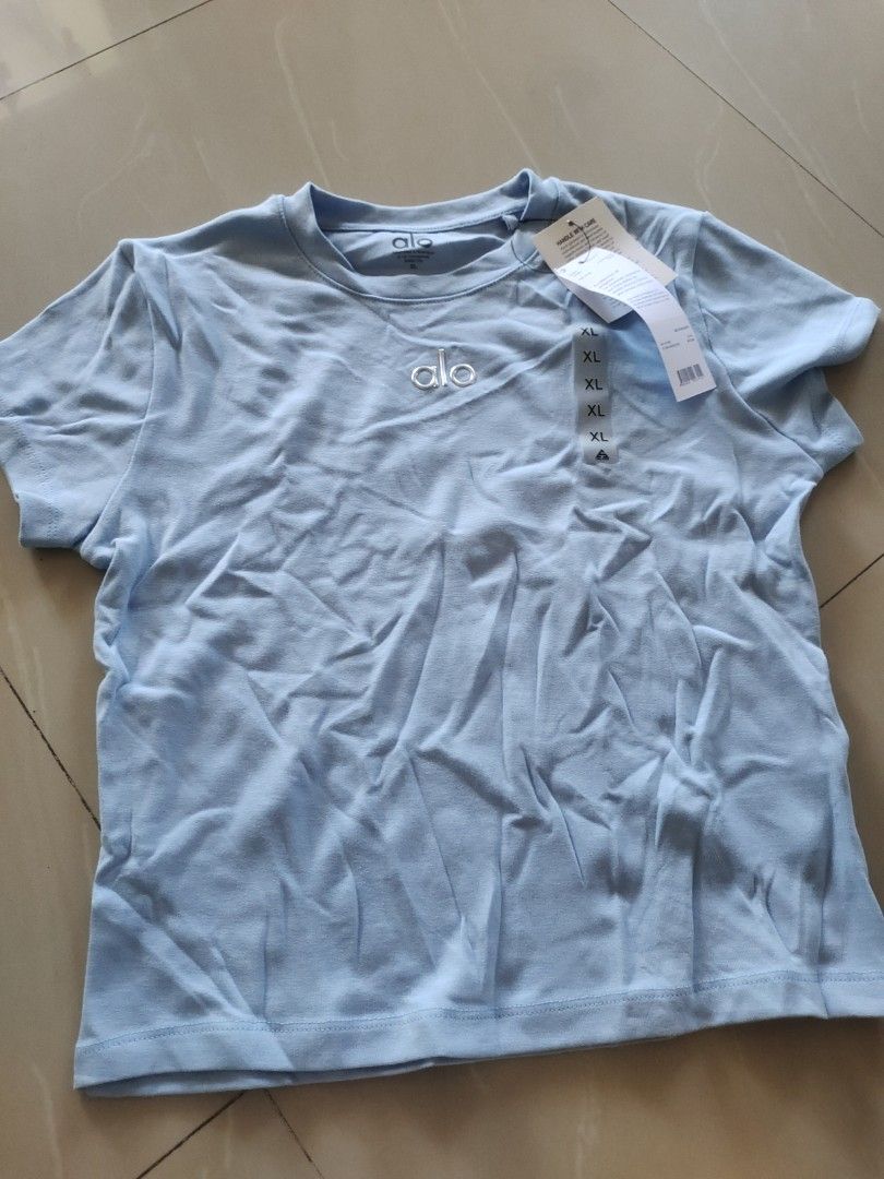 Alo shirt (Category: Shirts) located in Aliaga. Submitted by kmapparel (Listing ID 1461358865, Image 1). Description: .