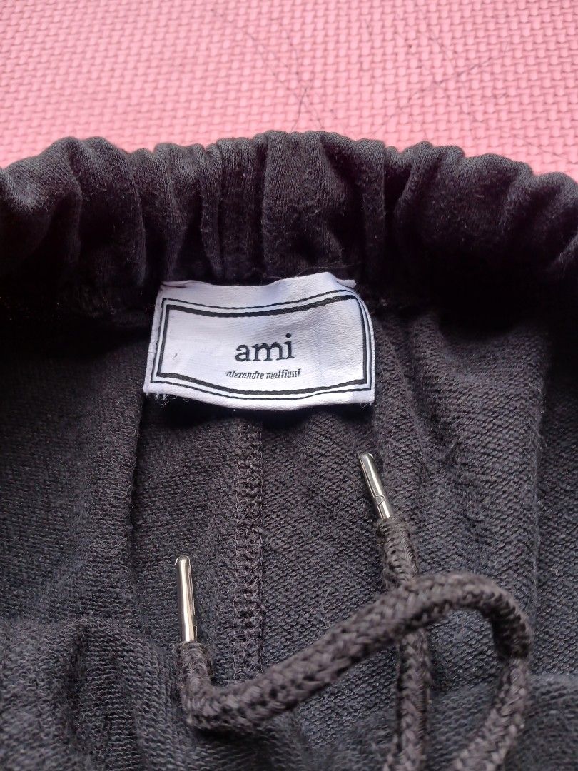 AMI SHORT 28TO33 (Category: Shorts) located in Munoz. Submitted by cabalardomine98 (Listing ID 1461472229, Image 3). Description: EXCELLENT NO ISSUE.