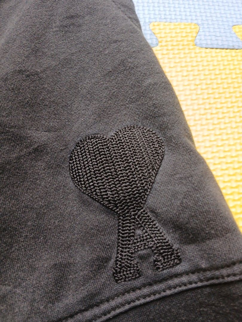 AMI SHORT 28TO33 (Category: Shorts) located in Munoz. Submitted by cabalardomine98 (Listing ID 1461472229, Image 2). Description: EXCELLENT NO ISSUE.