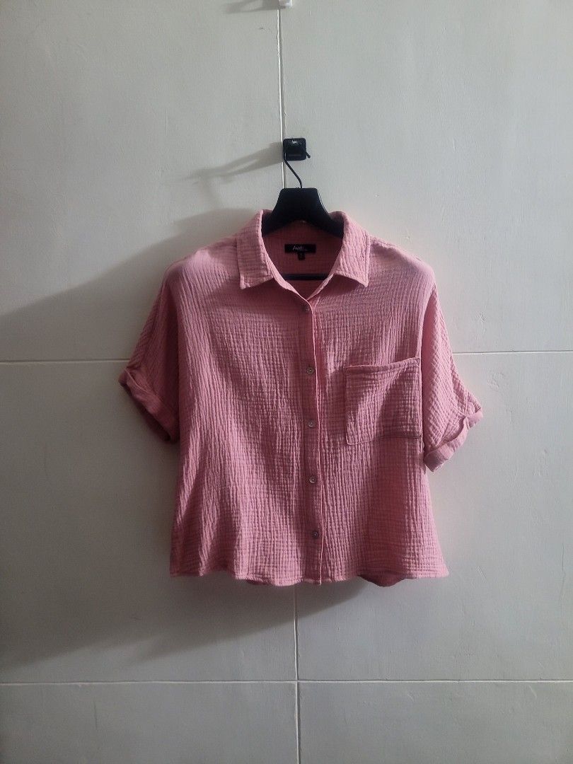 Angels Waffle top (Category: Blouses) located in Los Banos. Submitted by lopecruz (Listing ID 1461436725, Image 1). Description: 22"armpit laid flat 22"length like new no flaws not kupas.