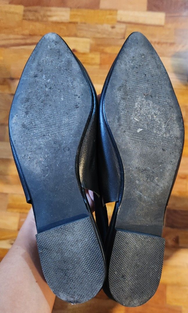Annie & Lori Black Pointed Shoes Size 7 (Category: Flats & Sandals) located in Makati City. Submitted by mominmid40s (Listing ID 1461483853, Image 3). Description: Achieve a polished, chic look with the Bella shoes. These pointed toe leather shoes feature a half-closed sling-back strap, ideal for a stylish transition from nine to five and beyond. Rfs too many black shoes. have same style in beige which i use more often!.