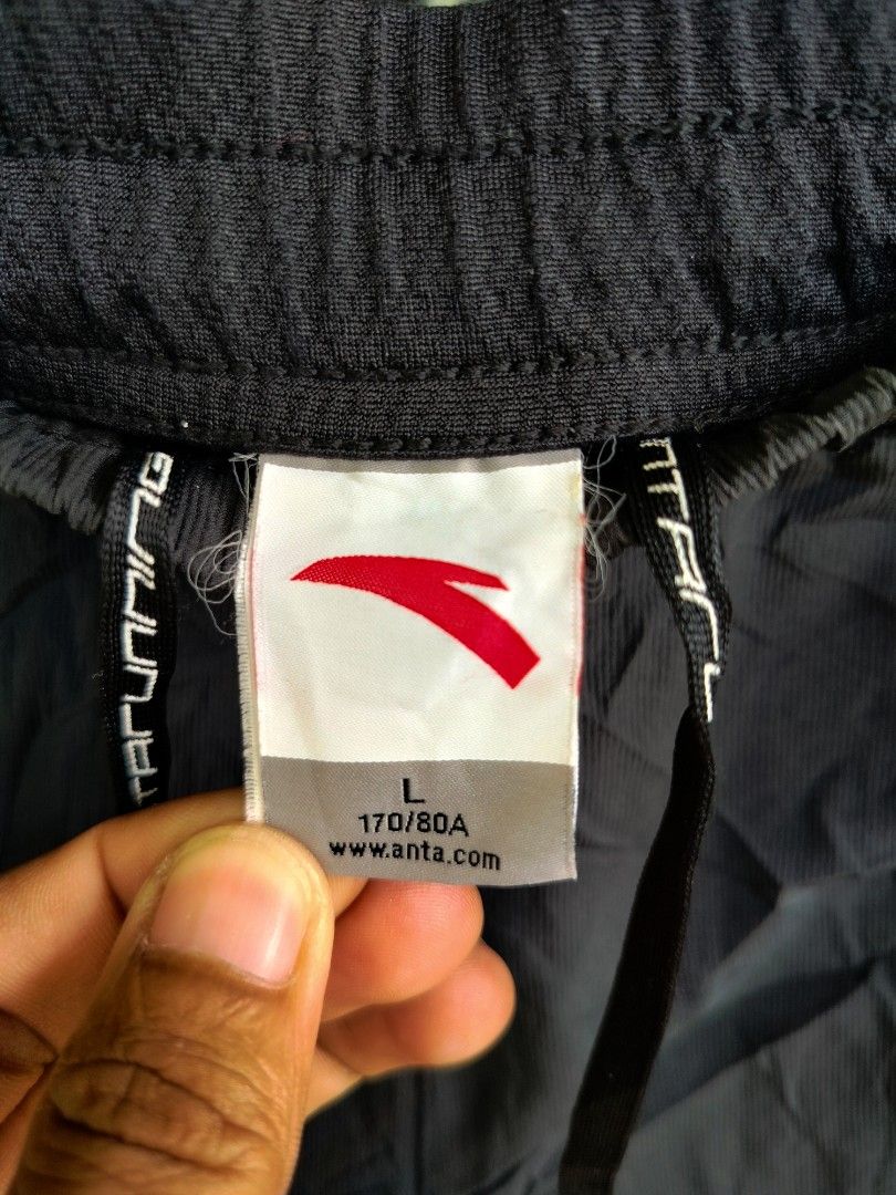 ANTA Running Shorts Black Size L (Category: Shorts) located in Manila. Submitted by geraldquinto_917 (Listing ID 1461345190, Image 3). Description: - Black ANTA running shorts - Elastic waistband with drawstring - Zippered side pocket - ANTA Running logo on drawstring - Size L (fits 170/80A) - Ideal for workouts and casual wear.