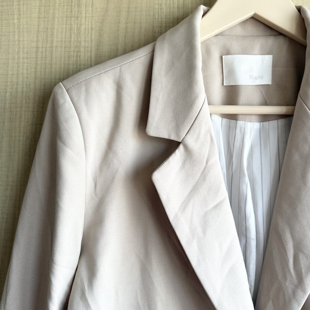 Apricot Coat / Blazer (Category: Coats, Jackets and Outerwear) located in Makati City. Submitted by alilbitofeverything.ph (Listing ID 1461366102, Image 2). Description: 📍Makati Size: medium.