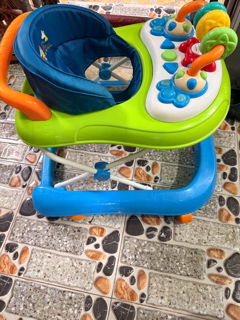 Apruva walker (Category: Infant Playtime) located in Dasmarinas. Submitted by maurzzzeen30299 (Listing ID 1461448323, Image 2). Description: APRUVA WALKER LIKE NEW ONCE LANG NAGAMIT DASMA LOCATION .