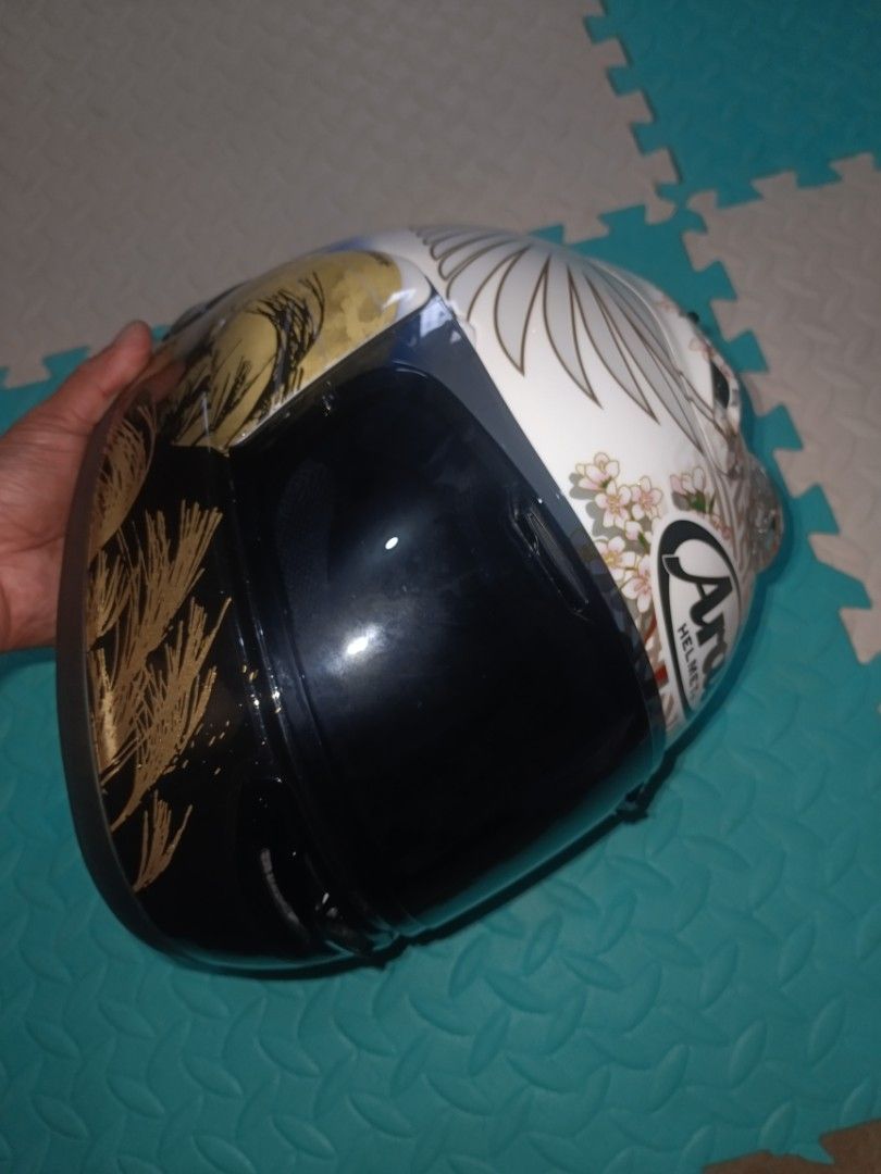 ARAI HELMET (Category: Helmets and other Riding Gears) located in Valenzuela. Submitted by rexocba (Listing ID 1461332495, Image 3). Description: Interest check lang mga papi Asking 35k (nego) With ppf by Jeff Wong W/ Extra lens w/pinlock Unit dustbag only Unli check to sawa Walang damage Walang maliit na paint chip PWEDE PO SA MAARTE! Check mo nalang rfs:needfunds.