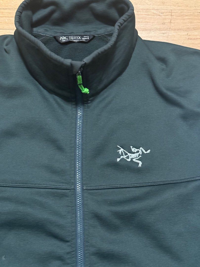 Arc’teryx Arenite Jacket (Category: Coats, Jackets and Outerwear) located in Pasig City. Submitted by canadianlootstuts (Listing ID 1461335886, Image 2). Description: Like new condition. Guaranteed 100% Authentic. Bought from arcteryx store vancouver. Size Large on tag. Available end of September. Color: Moss Green Width: 21 Length: 27 Issue: None.