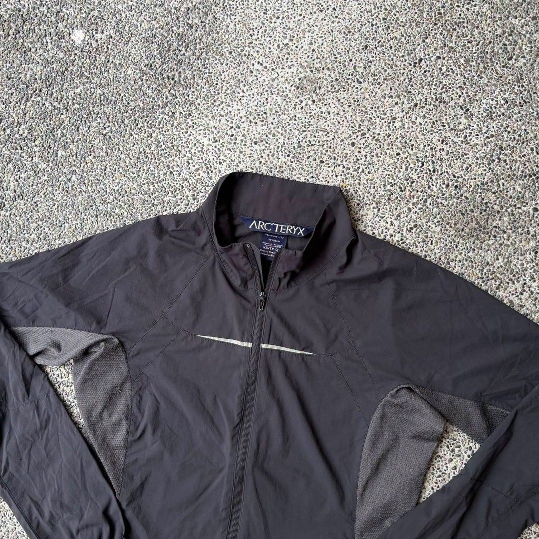 Arc'teryx full-zip Lightweight Jacket Womens (Category: Activewear) located in Caloocan City. Submitted by rjlthrifts (Listing ID 1461324737, Image 2). Description: Arc'teryx full-zip Lightweight Jacket Womens designed for trail running and high-output outdoor training Excellent Condition Color Rate 10/10 XS on tag 22 Length 17 Width No Issue. Price. 1,480 Loc. South Caloocan Courier. J&T And Flash Express.