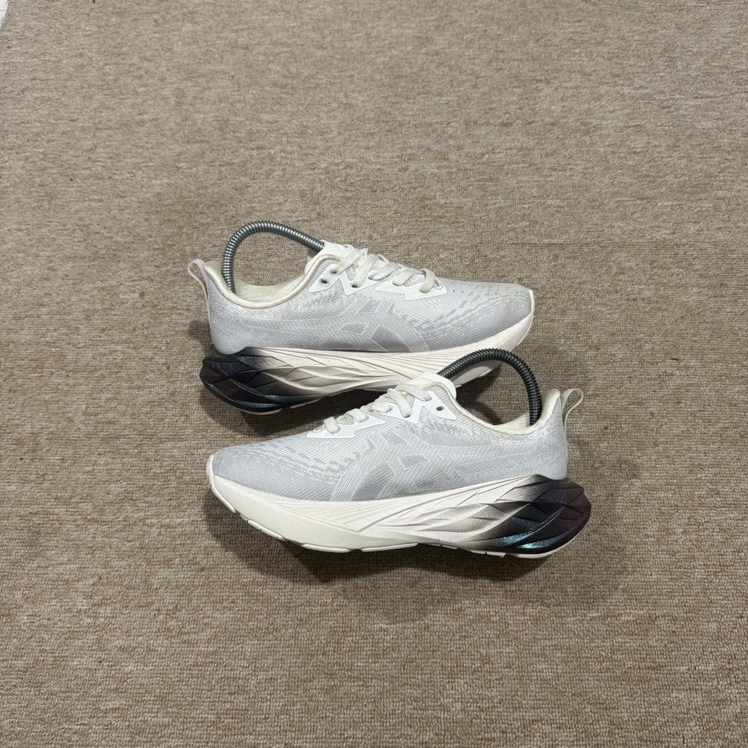 ASICS NOVA BLAST 4 PLATINUM (Category: Sneakers) located in Cebu City. Submitted by cjayzuno04940 (Listing ID 1461550672, Image 3). Description: ASICS NOVABLAST 4 PLATINUM ORIGINAL✅ US WOMENS-7 EUR-38 CM-24 EXCELLENT CONDITION.