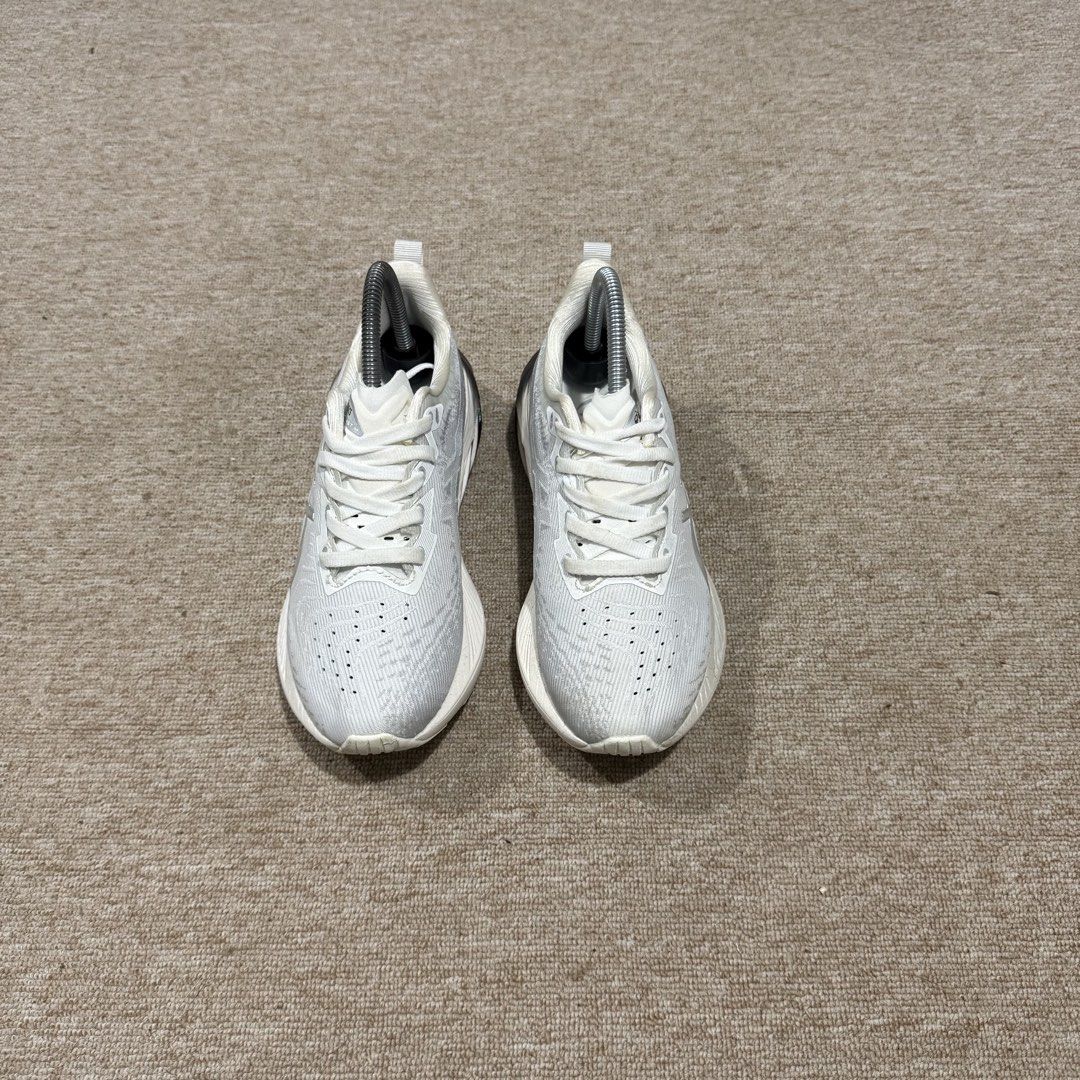 ASICS NOVA BLAST 4 PLATINUM (Category: Sneakers) located in Cebu City. Submitted by cjayzuno04940 (Listing ID 1461550672, Image 2). Description: ASICS NOVABLAST 4 PLATINUM ORIGINAL✅ US WOMENS-7 EUR-38 CM-24 EXCELLENT CONDITION.